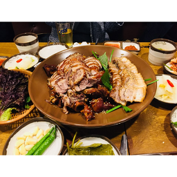 Gajangmatitneunjokbal (가장맛있는족발) 3