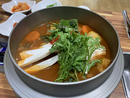 Donamjibaeksuk (도남지백숙) 2