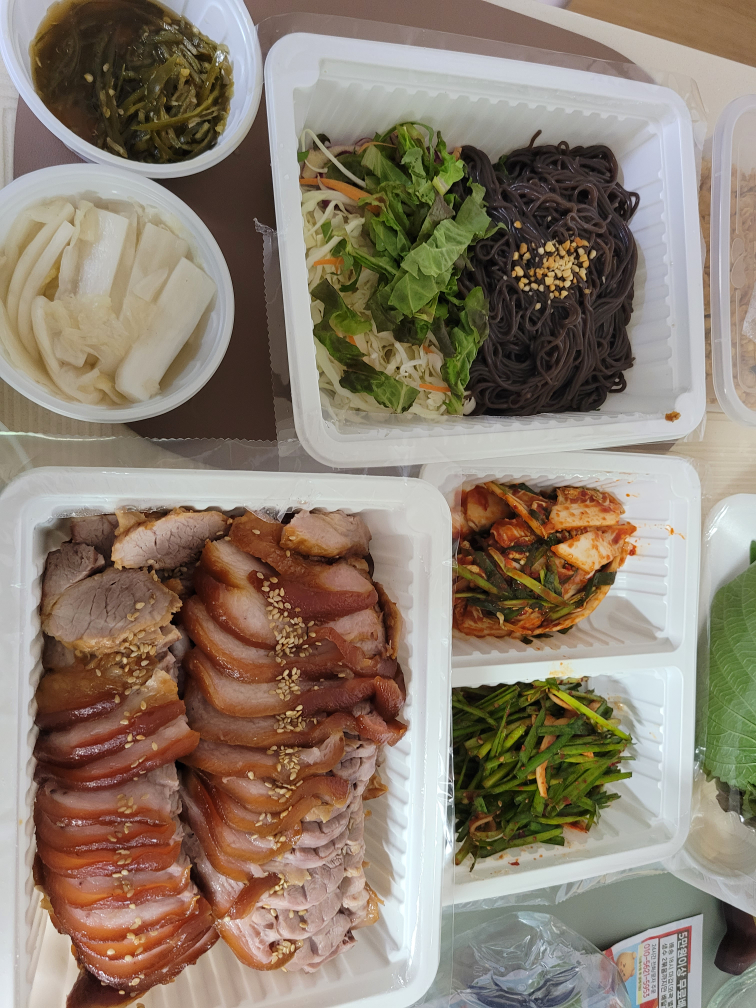 Gajangmatitneunjokbal cheongsujeom (가장맛있는족발 청수점) 3