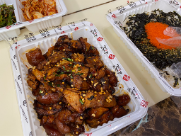 Gajangmatitneunjokbal (가장맛있는족발) 3