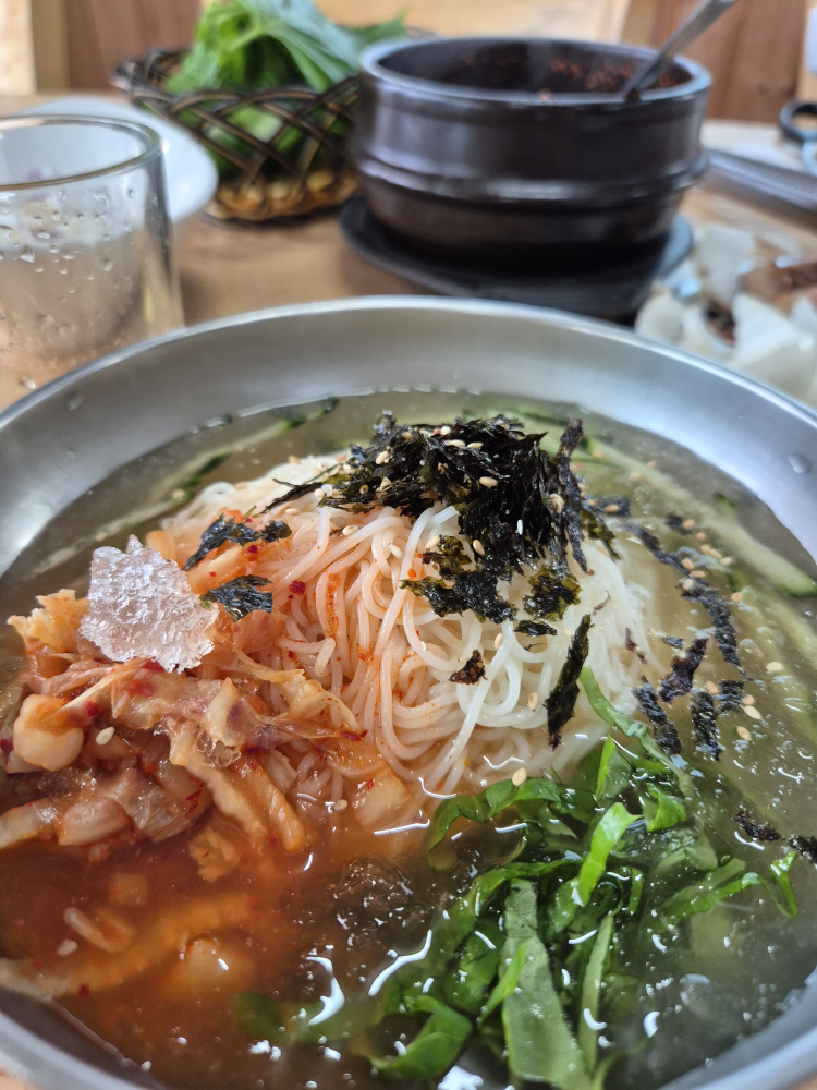 엄지흑돼지 사진 3