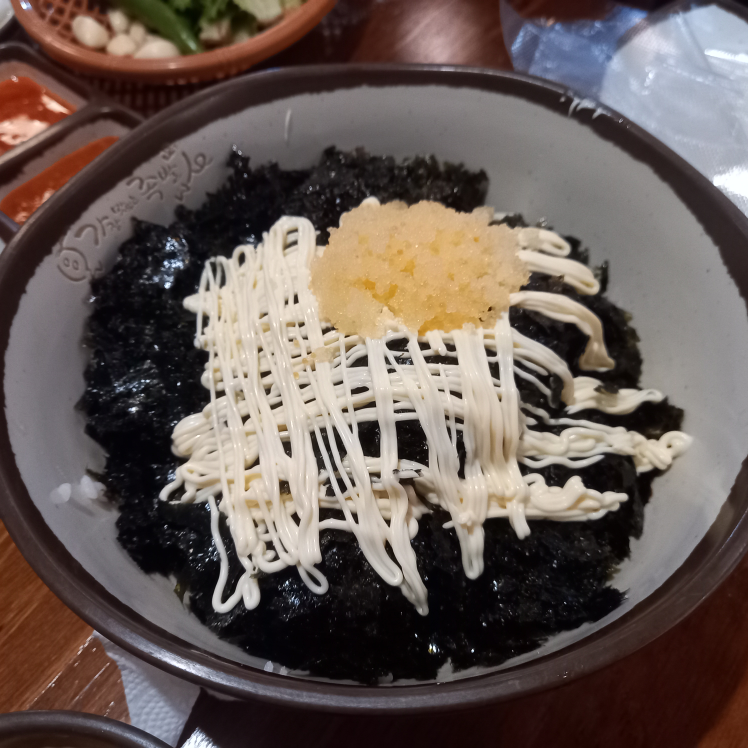 Gajangmatinneunjokbal (가장맛있는족발) 2