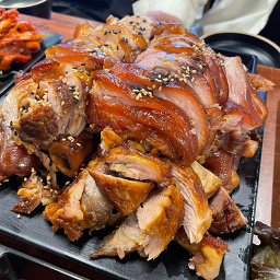 Gwihanjokbal (귀한족발) 2
