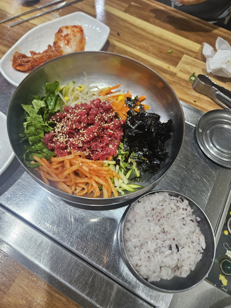 Changpyeonghanuamsogogitjip (창평한우암소고깃집) 1