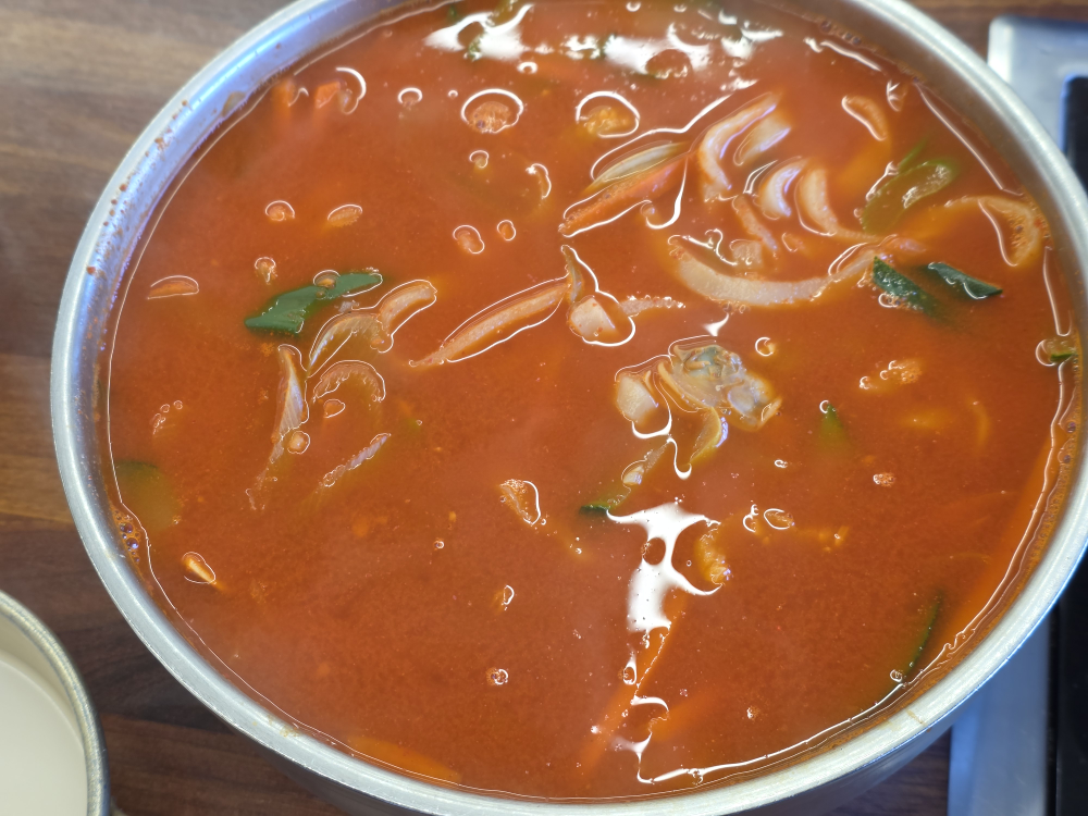Bakseunggwanghaemulsonkalguksu (박승광해물손칼국수) 3