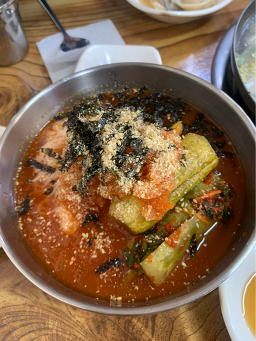Owolaemandujeongol (오월애만두전골) 2