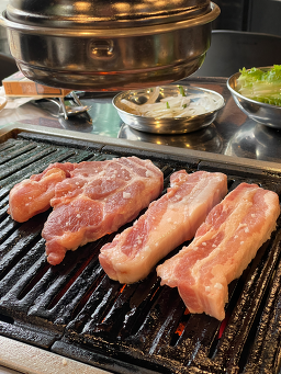 Yeontansaenggogijip (연탄생고기집) 2