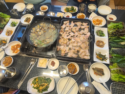 Wangdolpansamgyeopsal (왕돌판삼겹살) 1