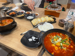 Buttumakaesundubu (부뚜막애순두부) 2