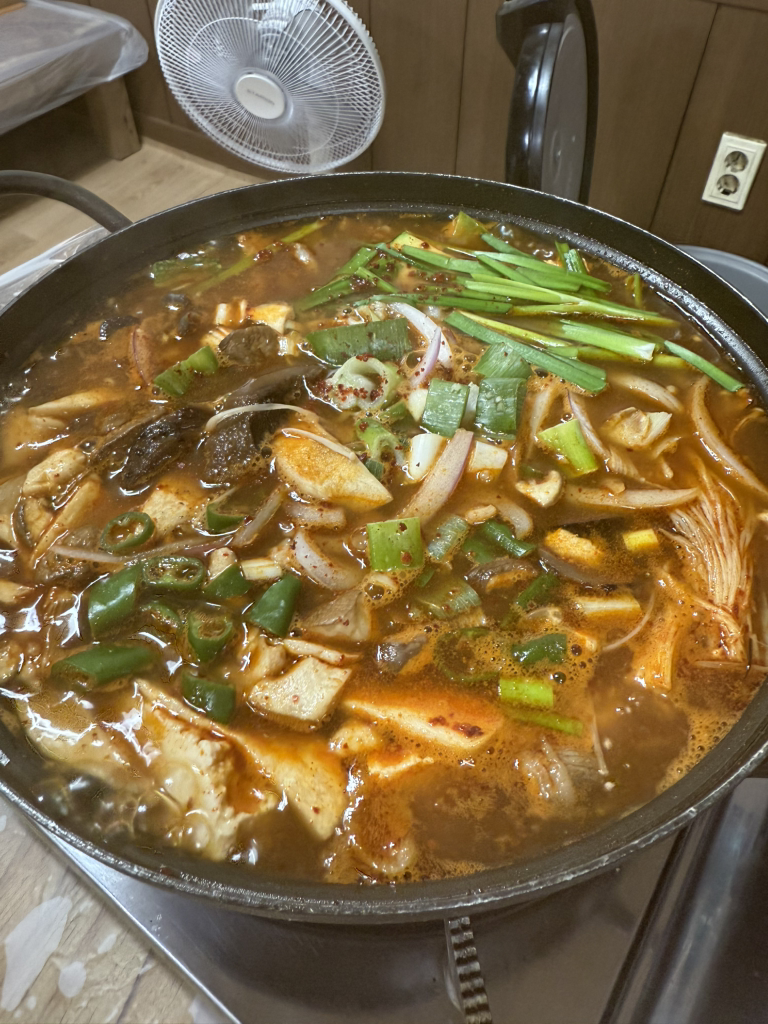 Deokjugolsanjang (덕주골산장) 1