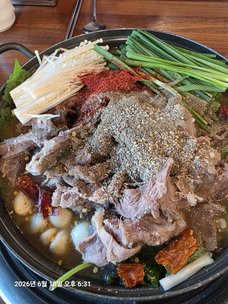 Neutinamujip (느티나무집) 1