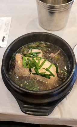 Hwangjeneungibeoseotbaeksuk (황제능이버섯백숙) 3