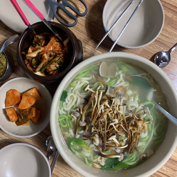Simaeseonhaemulkalguksu (심애선해물칼국수) 1