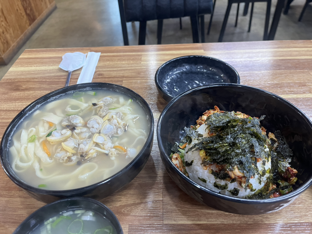 Samseongnakjikalguksu (삼성낙지칼국수) 1