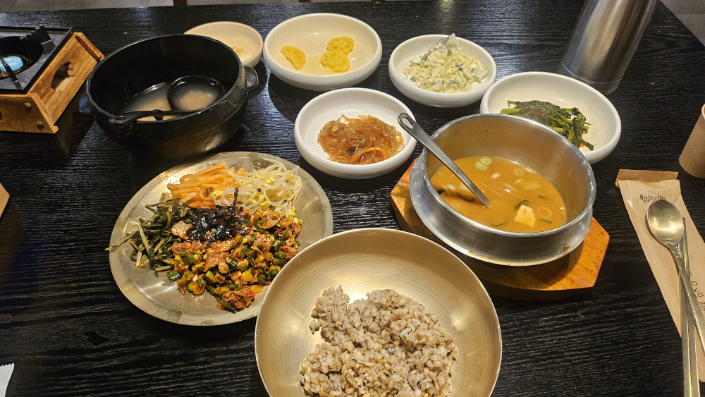 Bomiboribap (봄이보리밥) 1