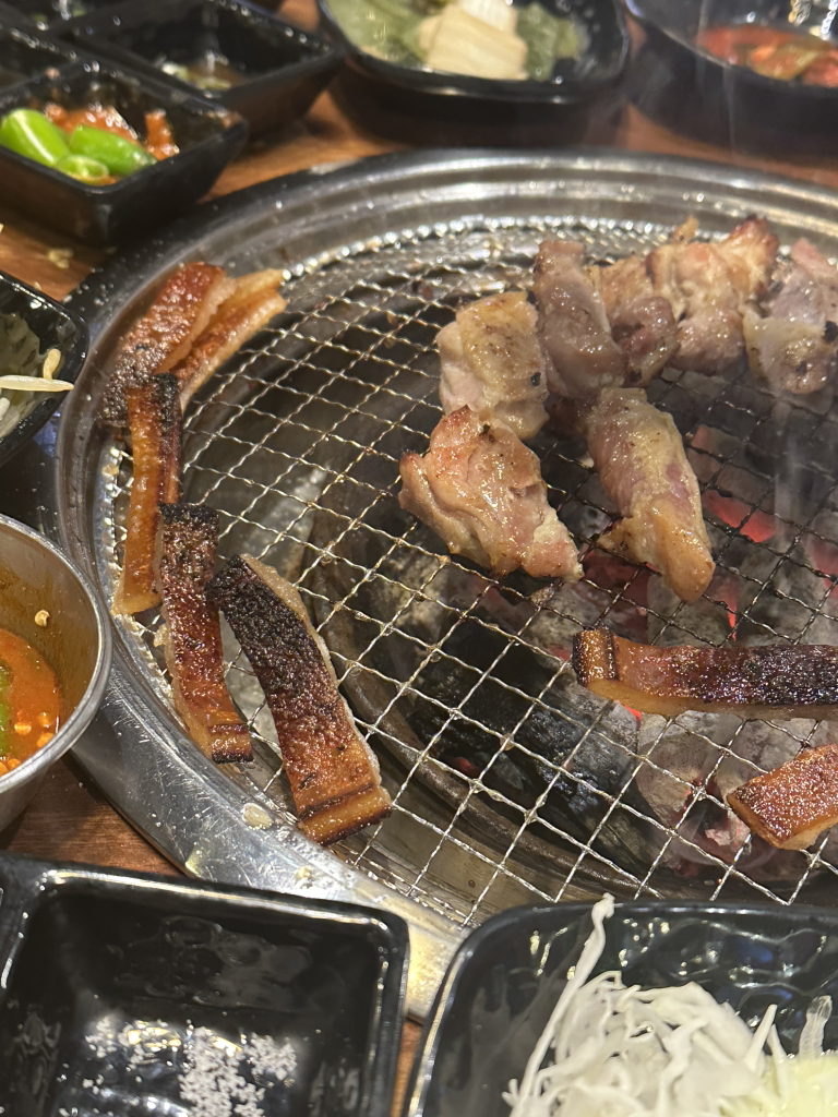 Kkotdwaejisutgama (꽃돼지숯가마) 1