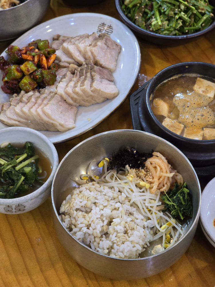 Bihaksankalguksuboribap (비학산칼국수보리밥) 2