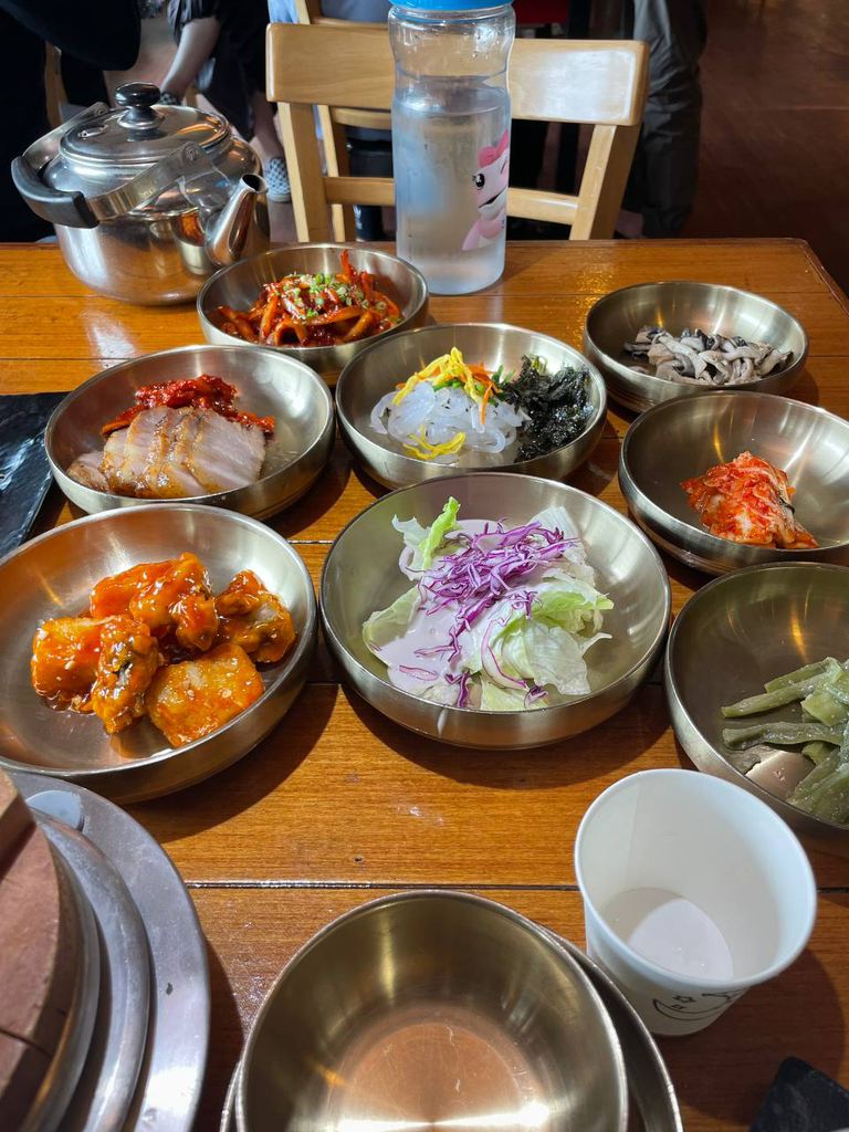 Bapsangcharyeojuneunjip (밥상차려주는집) 1