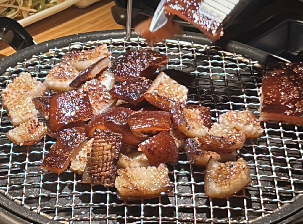 Chopilsaldwaejiguiulsanjeom (초필살돼지구이울산점) 2