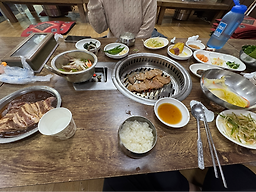 Jobangoriwa sutbulgalbi, mokchondwaejigukbap, deogeumsong, junghwa1983 (조방오리와 숯불갈비, 목촌돼지국밥, 더금송, 중화1983) 1