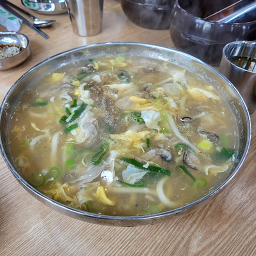 Seocheongulkalguksu (서천굴칼국수) 3