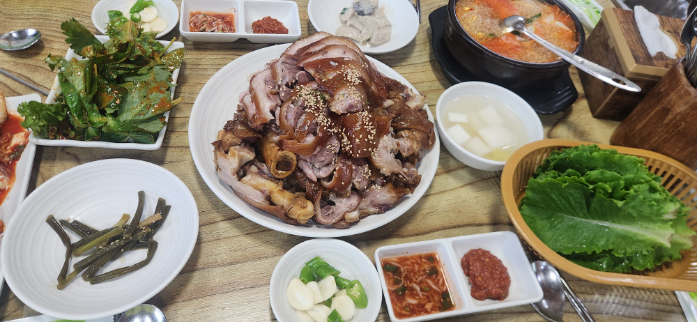 Jangganewangjokbal (장가네왕족발) 1