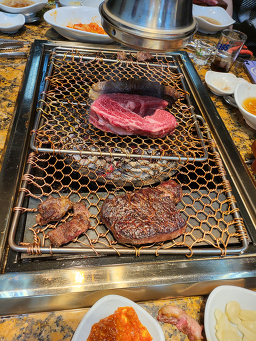 한우타운숯불구이정육식당 사진 3