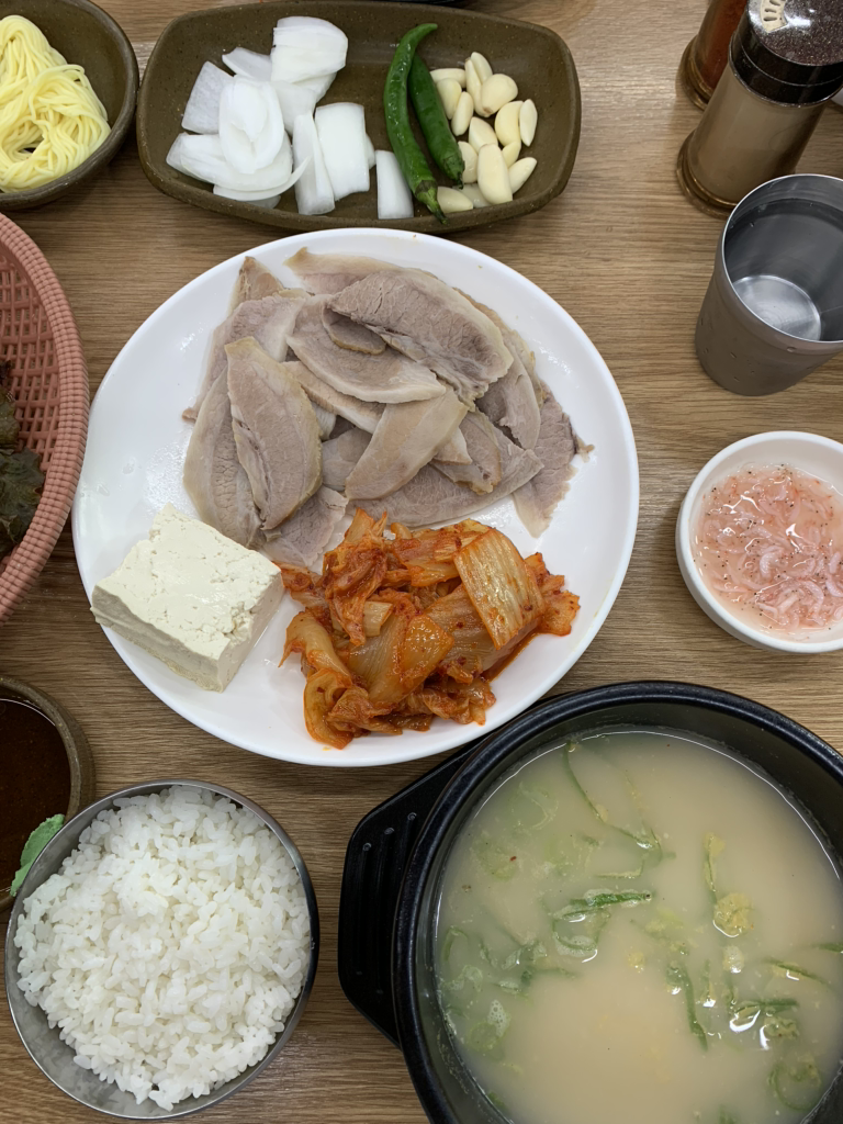 Yeongjindwaejigukbap (영진돼지국밥) 3