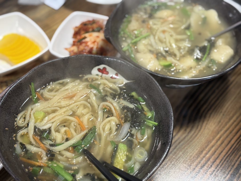 뜨락칼국수 1