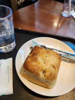 스타벅스 홍대역점 사진 3