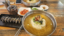 Ijaebaektongyeongmyeolchiguksu (이재백통영멸치국수) 3