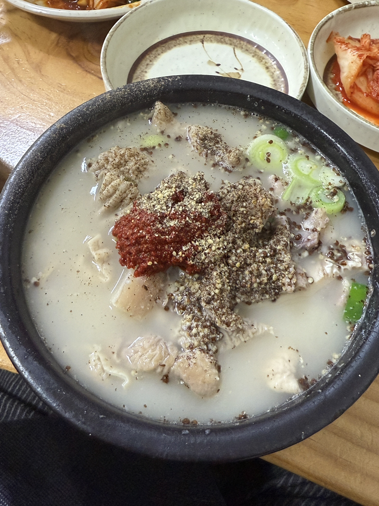 Dwaejisikdang (돼지식당) 3
