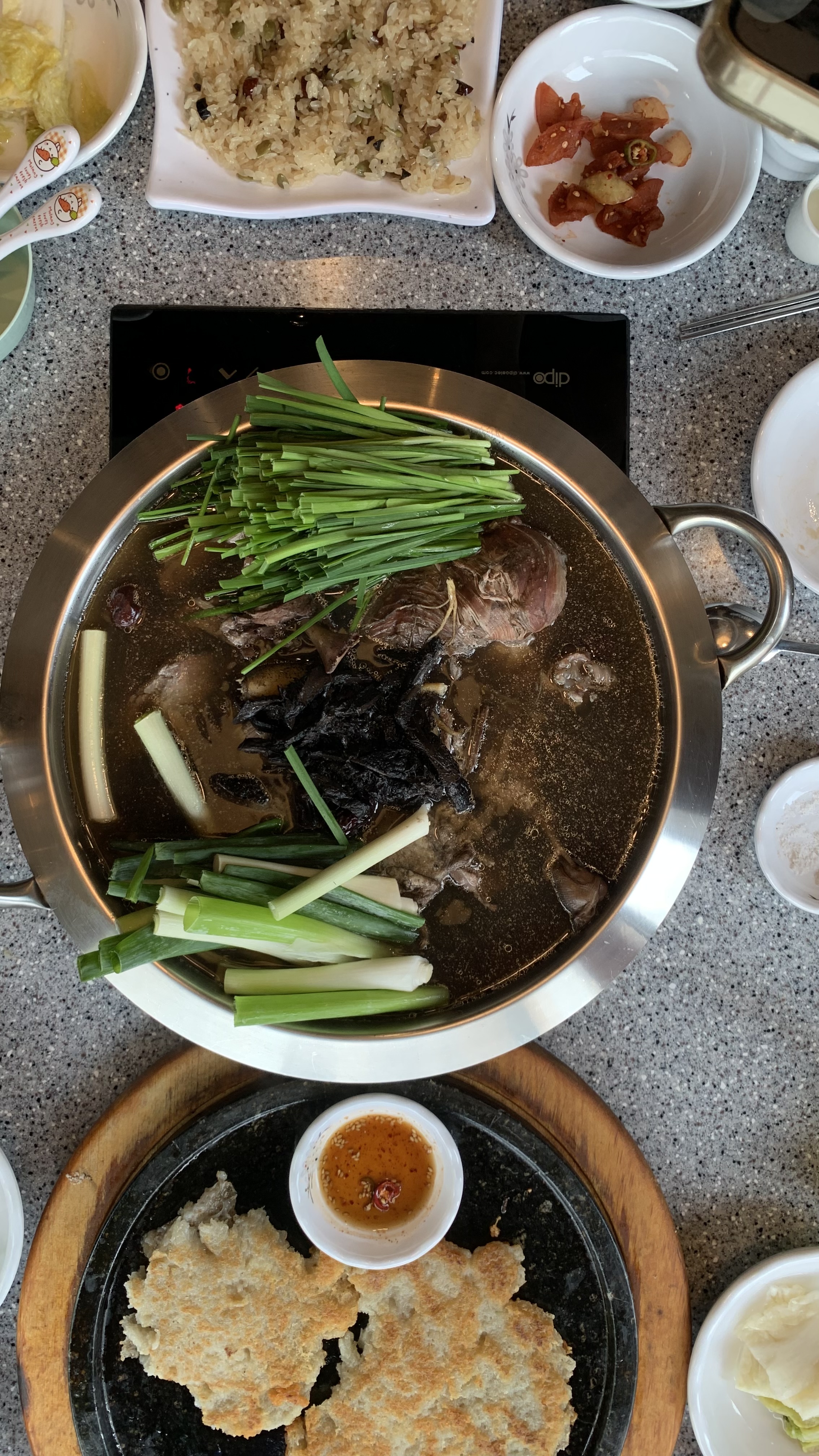 Cheongdamsamgyetangneungibaeksuk (청담삼계탕능이백숙) 2