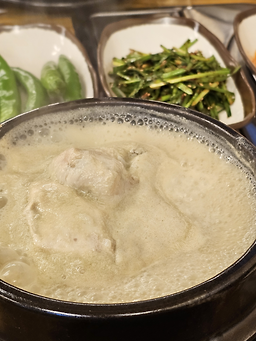 Jirisansamgyetang (지리산삼계탕) 3