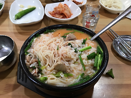 Jonggajipdwaejigukbap (종가집돼지국밥) 3