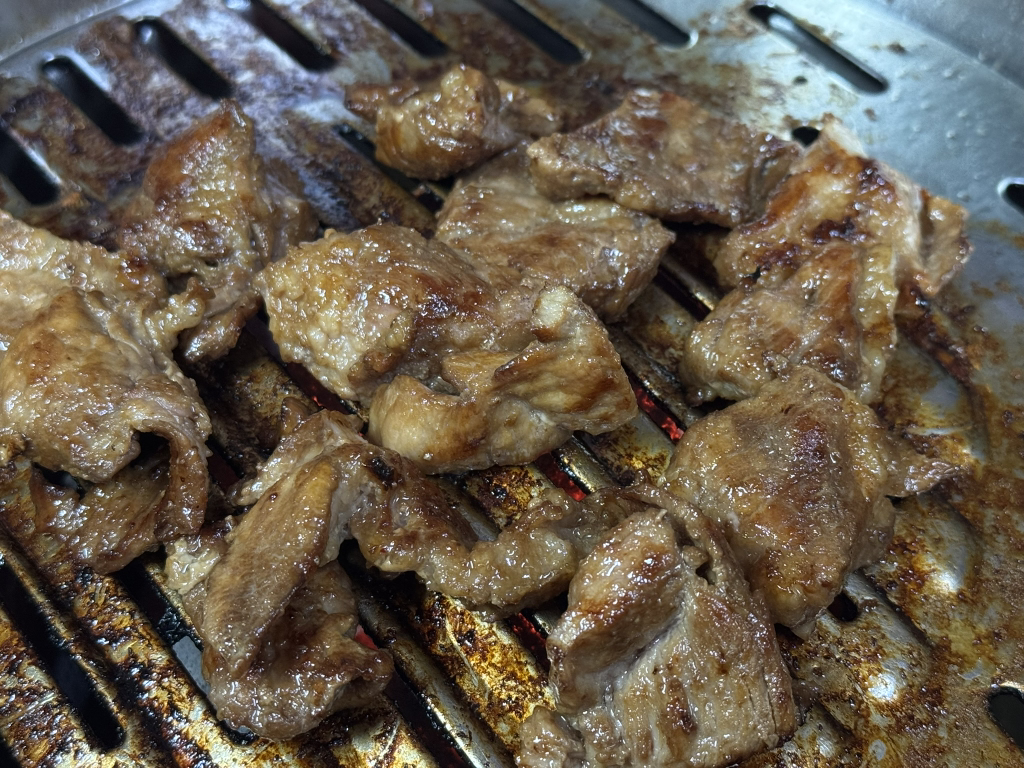 Pungnyeonsutbulgalbi (풍년숯불갈비) 3