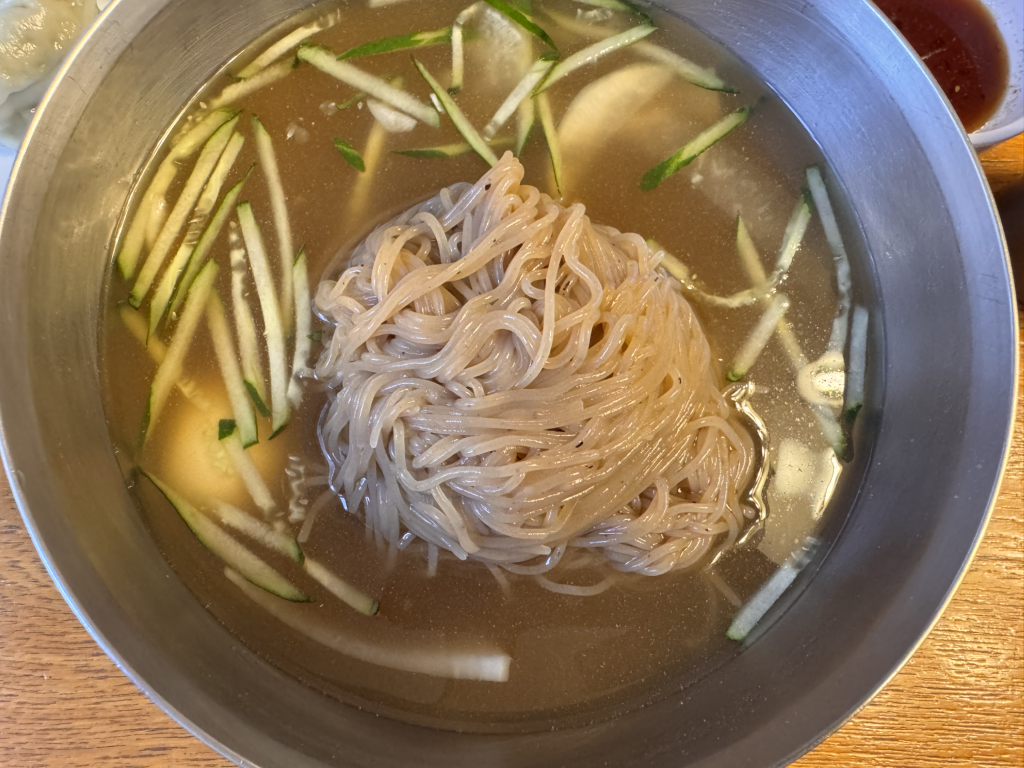 Pyeongtaekgoyeosajimnaengmyeon (평택고여사집냉면) 1
