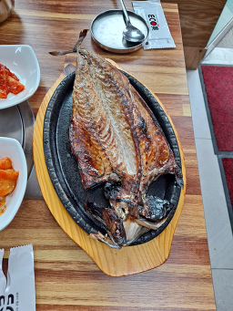 Eunjanedongtaetangsaengseongui (은자네동태탕생선구이) 3