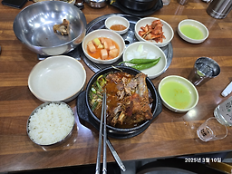 Gamjatangeul mandeuneun hyeongjedeul (감자탕을 만드는 형제들) 3