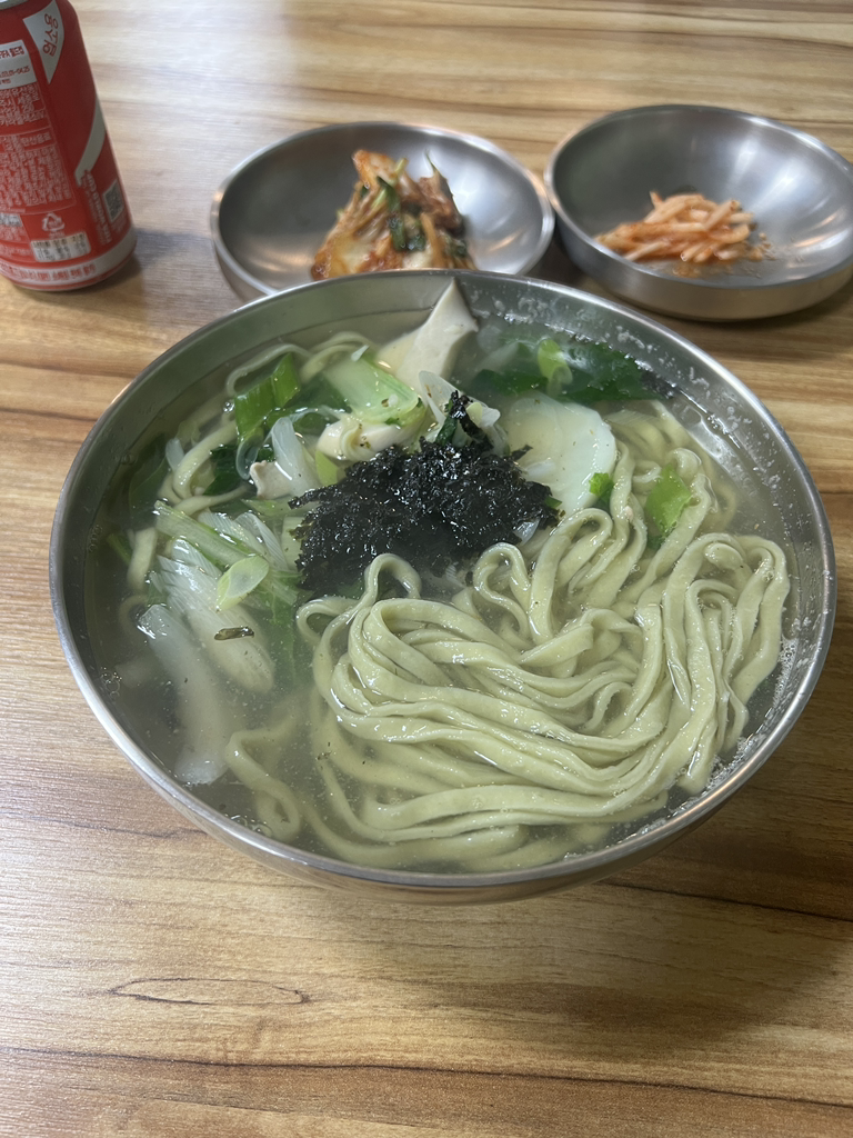 Solipkalguksu (솔잎칼국수) 2