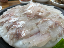 Jeongjanehoetjip (정자네횟집) 1