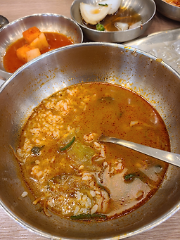 Yukjeongukbap cheonhoyeokjeom (육전국밥 천호역점) 1