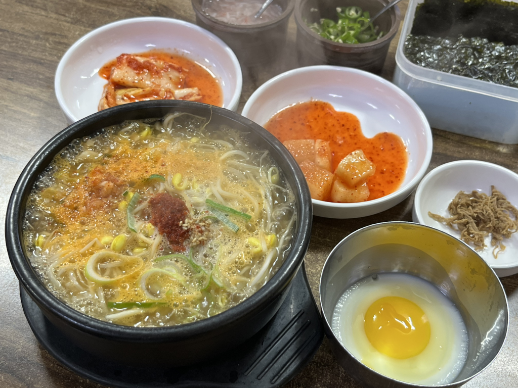Jeonjukongnarukongnamulgukbap (전주콩나루콩나물국밥) 3
