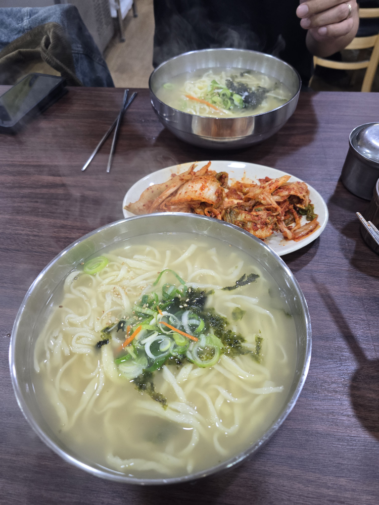 ㈜총각손칼국수 3