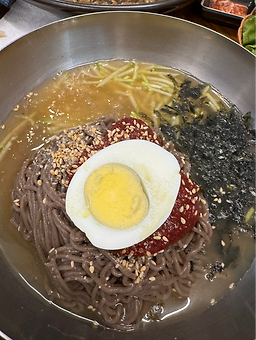Jeongwonmaneulbossam (정원마늘보쌈) 1
