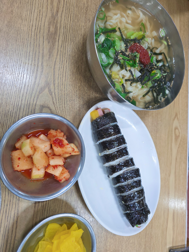 Wonjohalmaekalguksu (원조할매칼국수) 2