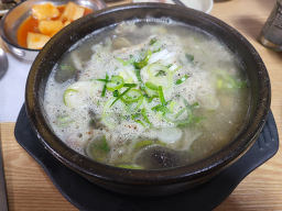 우산속순대국집 2