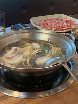 Hobakorisyabeusyabeu (호박오리샤브샤브) 3