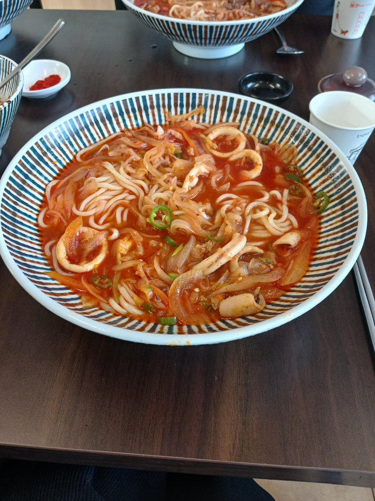 Oneuleunjjamppongttaenggineunnal (오늘은짬뽕땡기는날) 1