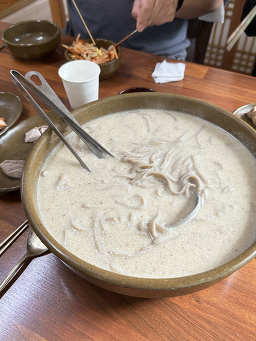 Chaeganedeulkkaeguksu (채가네들깨국수) 3